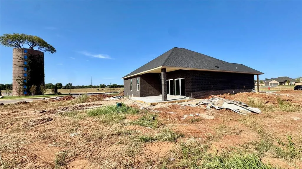 Photo 9 — 16001 Navarra Way, Oklahoma City, OK 73170