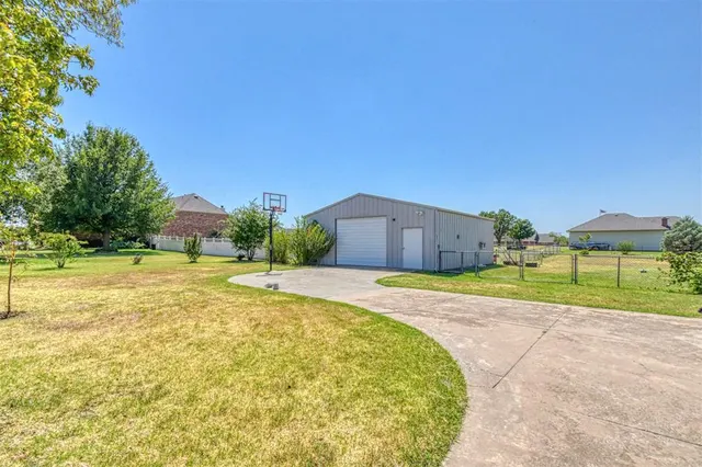Photo 2 — 10421 Katy Line Drive, Yukon, OK 73099