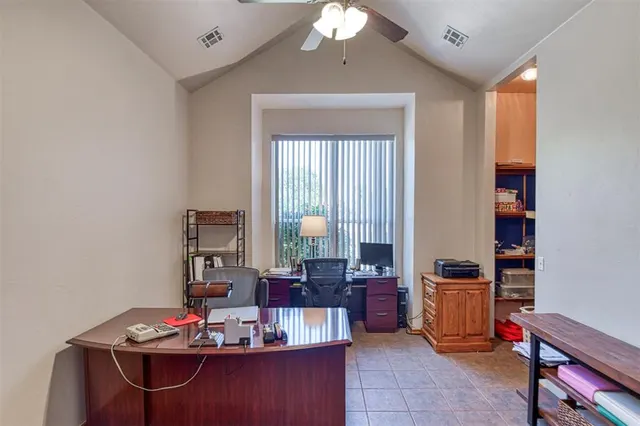 Photo 4 — 10421 Katy Line Drive, Yukon, OK 73099