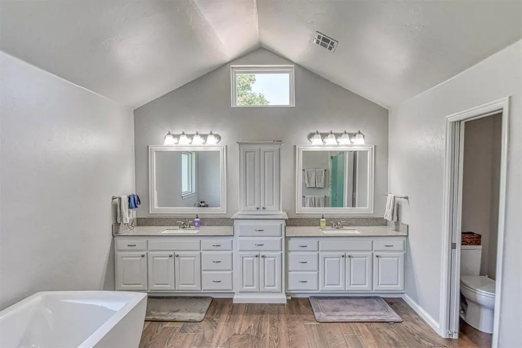 Photo 11 — 10421 Katy Line Drive, Yukon, OK 73099