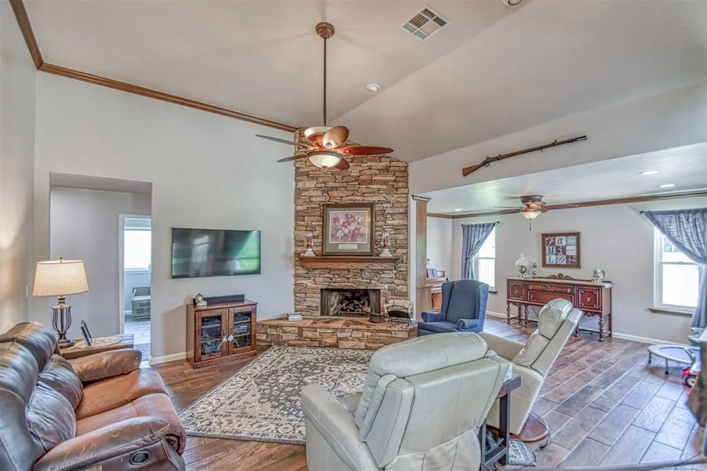Photo 14 — 10421 Katy Line Drive, Yukon, OK 73099