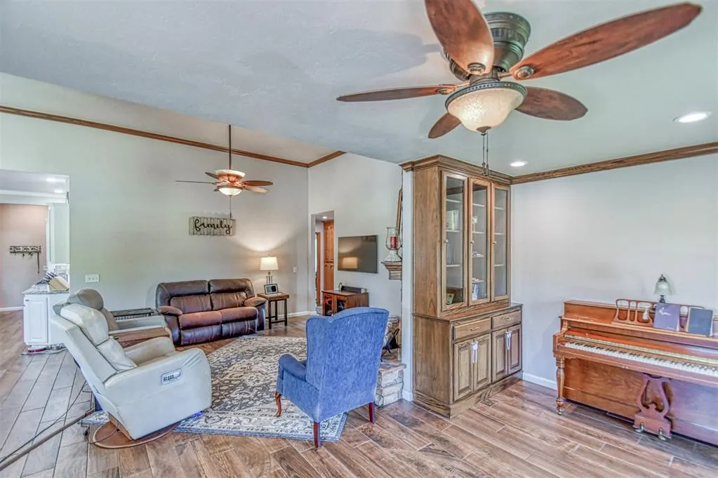Photo 17 — 10421 Katy Line Drive, Yukon, OK 73099