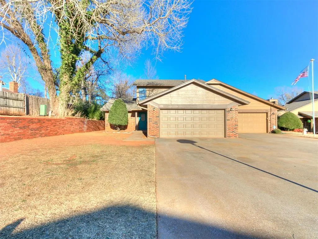 Photo 3 — 113 Woodbridge Circle, Edmond, OK 73012