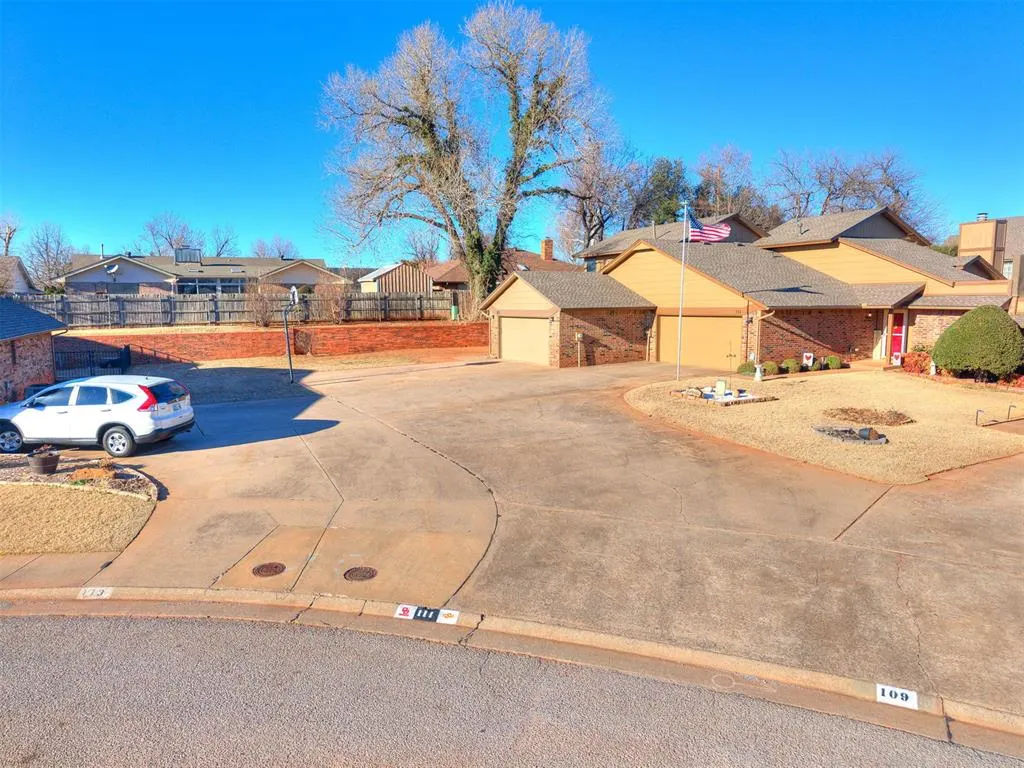 Photo 4 — 113 Woodbridge Circle, Edmond, OK 73012