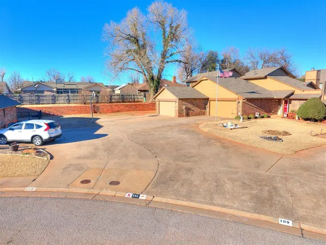 Photo 4 — 113 Woodbridge Circle, Edmond, OK 73012