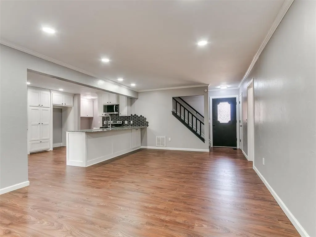 Photo 7 — 113 Woodbridge Circle, Edmond, OK 73012