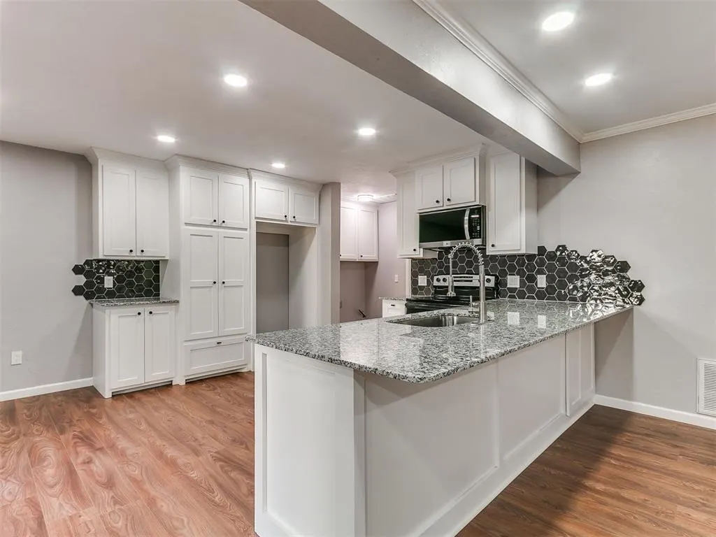 Photo 10 — 113 Woodbridge Circle, Edmond, OK 73012