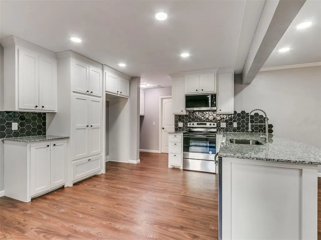 Photo 11 — 113 Woodbridge Circle, Edmond, OK 73012