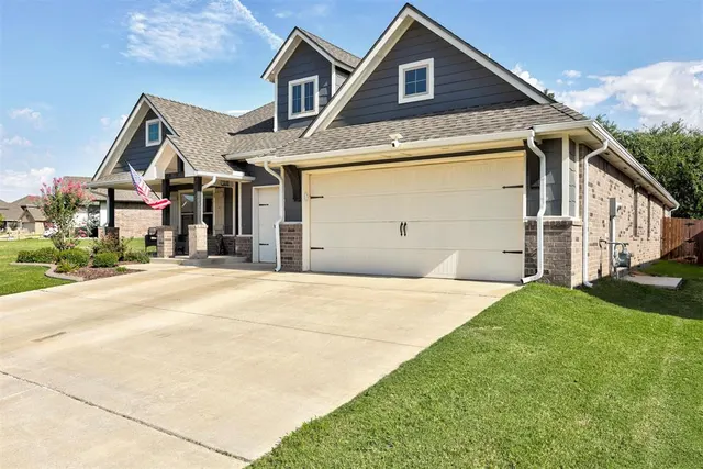 Photo 2 — 12821 SW 6th Street, Yukon, OK 73099