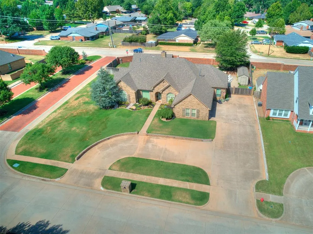 Photo 2 — 1429 Spring Creek Drive, Yukon, OK 73099