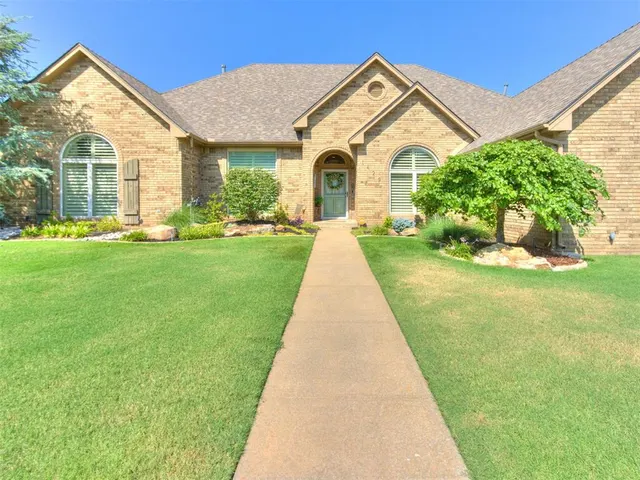 Photo 5 — 1429 Spring Creek Drive, Yukon, OK 73099