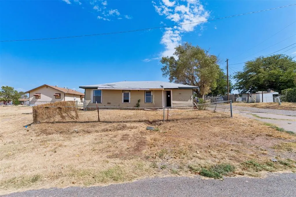 Front exterior — 417 W C Street, Altus, OK 73521