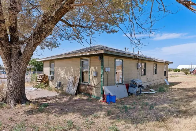 Photo 3 — 417 W C Street, Altus, OK 73521