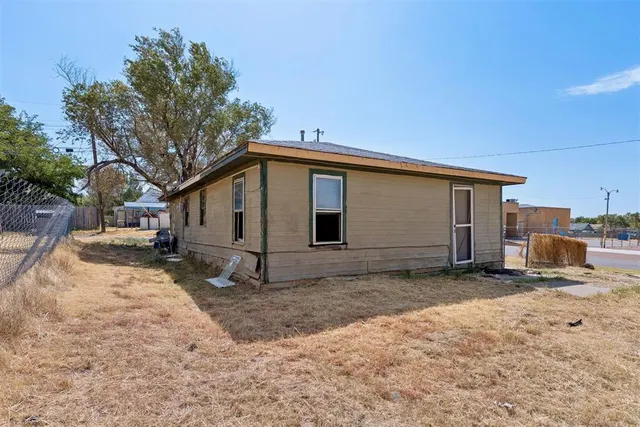 Photo 4 — 417 W C Street, Altus, OK 73521