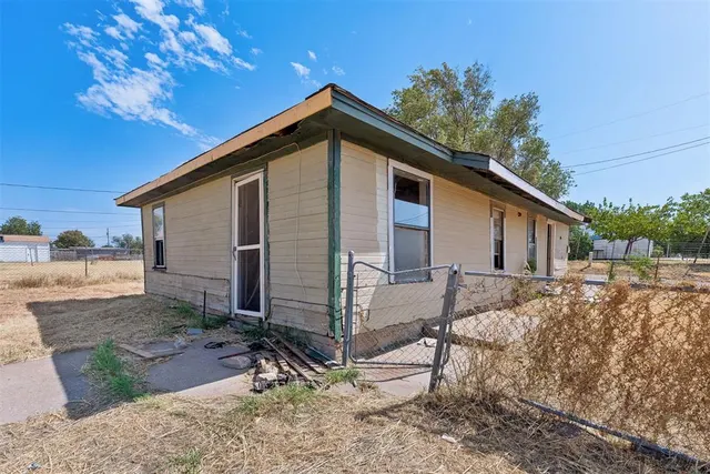 Photo 5 — 417 W C Street, Altus, OK 73521