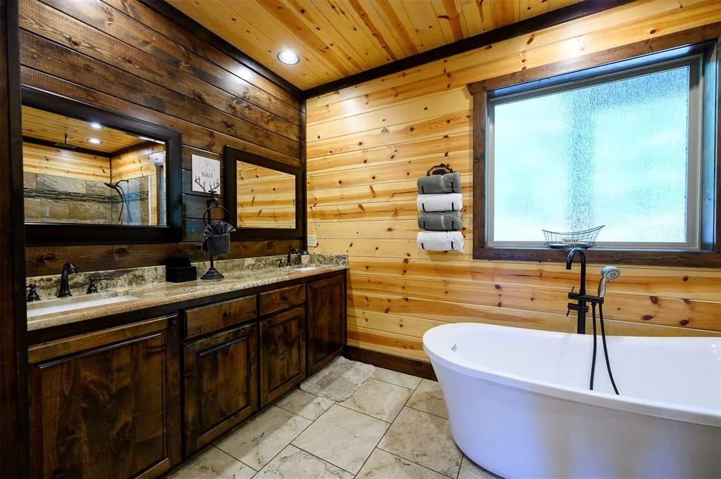 Photo 19 — 1405 Pine Hill Road, Broken Bow, OK 74728