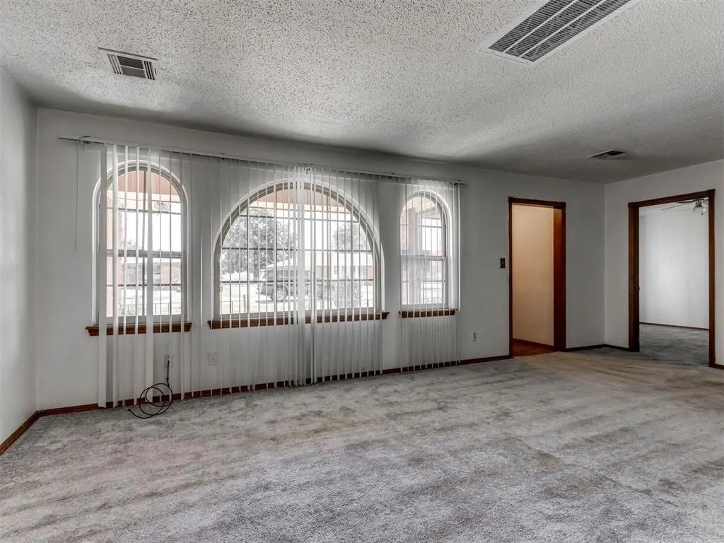 Photo 9 — 909 SW 66th Street, Oklahoma City, OK 73139