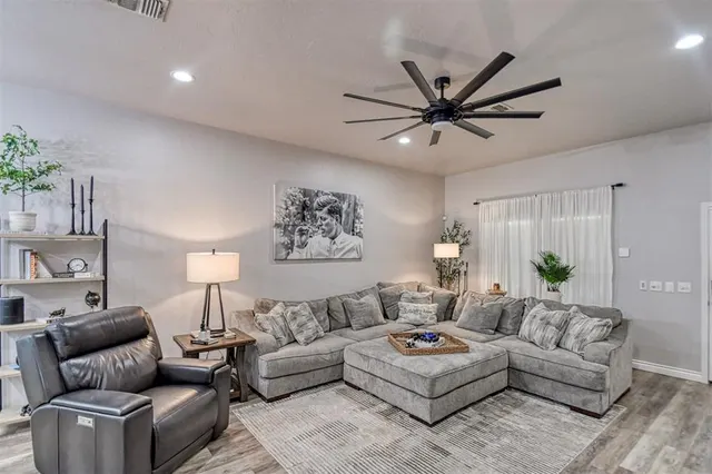 Photo 7 — 2712 Red Fish Road, Norman, OK 73069