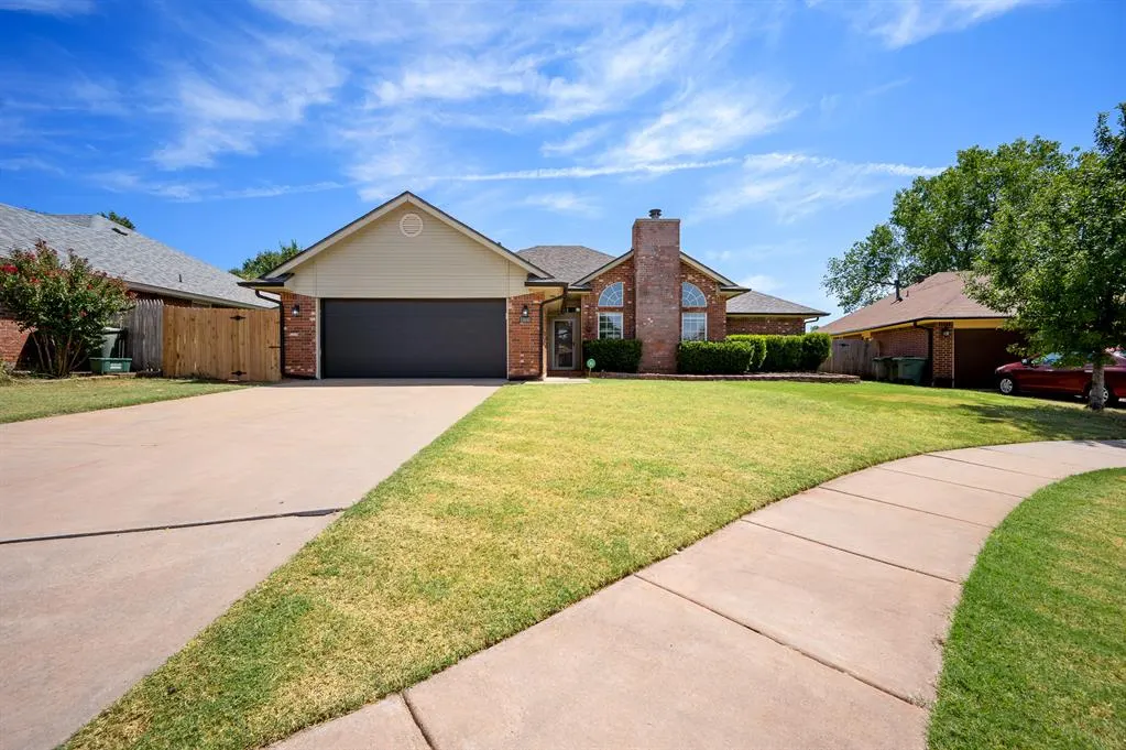 Front exterior — 1800 Dodge Trail, Edmond, OK 73003