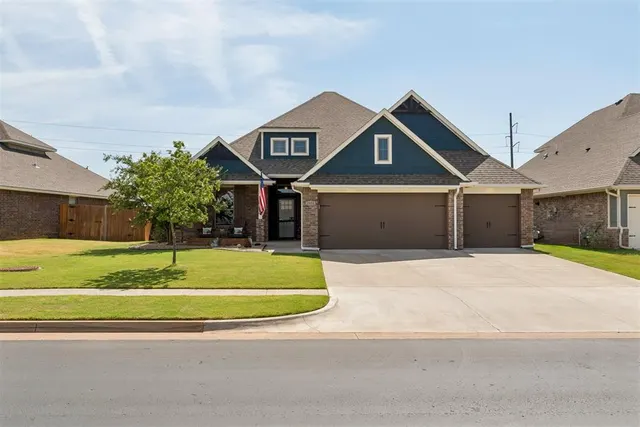 Front exterior — 2816 Heather Haven, Moore, OK 73160