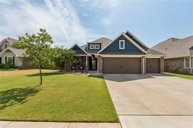 Photo 2 — 2816 Heather Haven, Moore, OK 73160