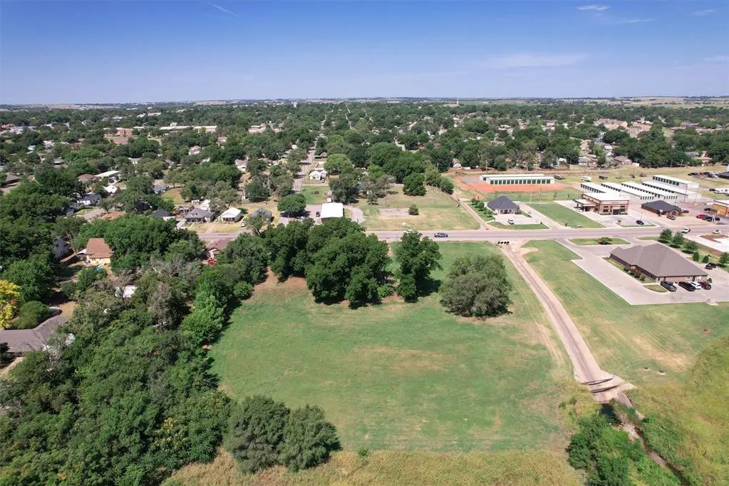 Photo 7 — 00 N 00 Main Street, Elk City, OK 73644