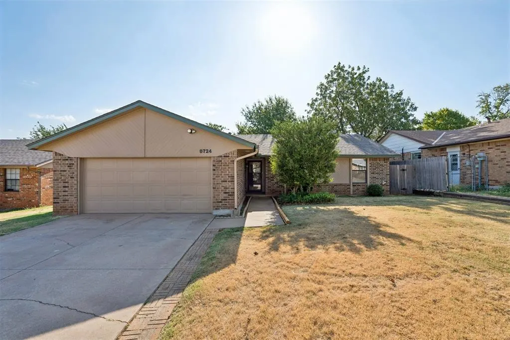 Photo 2 — 8724 Tracy Drive, Oklahoma City, OK 73132