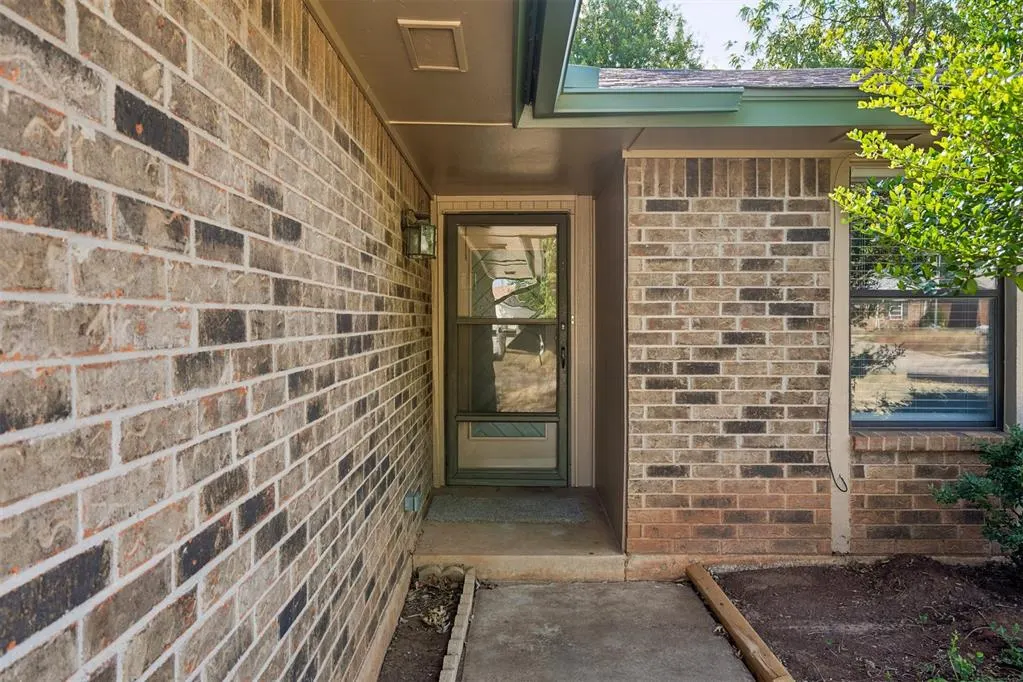 Photo 3 — 8724 Tracy Drive, Oklahoma City, OK 73132