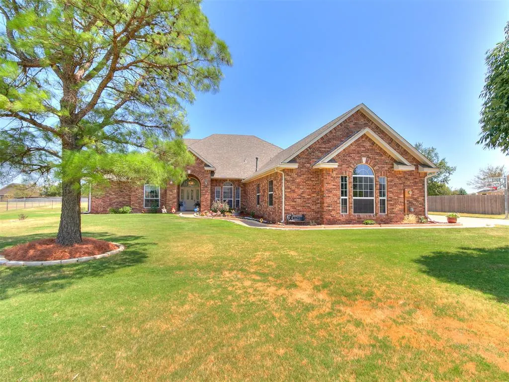 Photo 2 — 10712 Sundance Drive, Yukon, OK 73099
