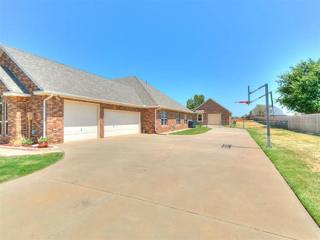 Photo 38 — 10712 Sundance Drive, Yukon, OK 73099
