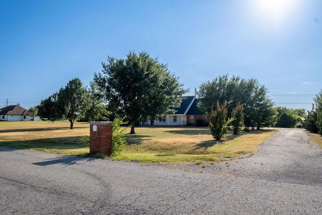 Photo 3 — 12601 Natasha Way, Yukon, OK 73099