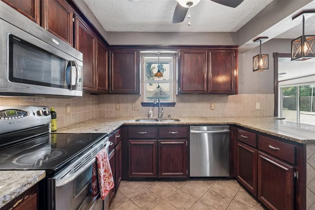 Photo 12 — 1802 Barb Drive, Norman, OK 73071
