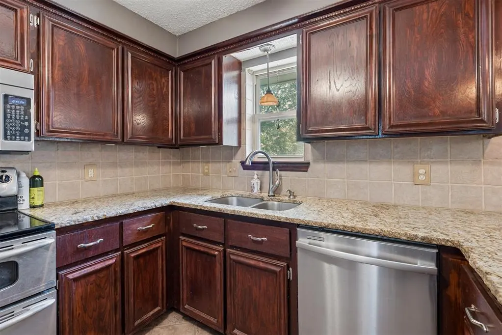 Photo 13 — 1802 Barb Drive, Norman, OK 73071