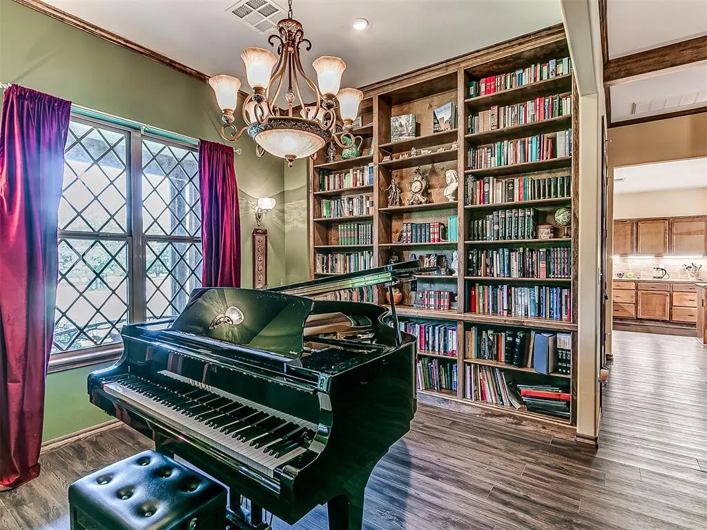 Photo 11 — 3751 Heritage Lane, Norman, OK 73026