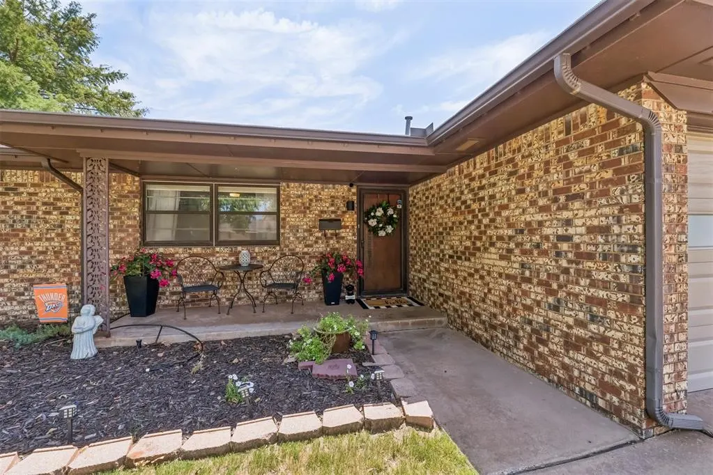 Photo 3 — 1900 Barryton Road, Oklahoma City, OK 73120