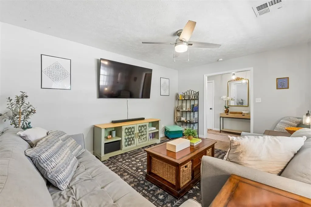 Photo 9 — 1900 Barryton Road, Oklahoma City, OK 73120