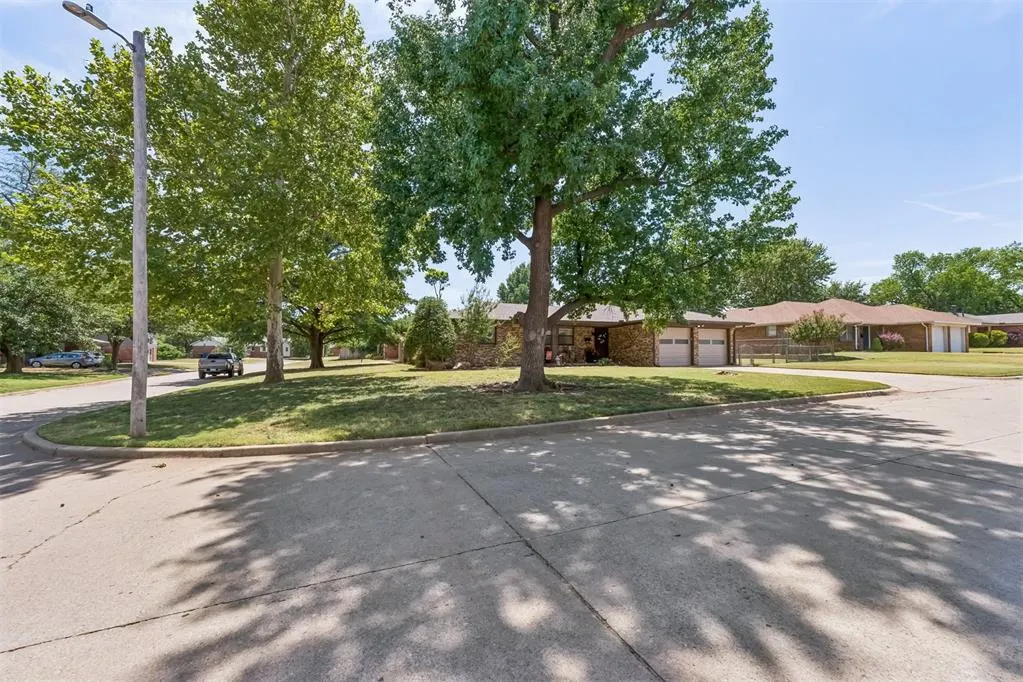 Photo 2 — 1900 Barryton Road, Oklahoma City, OK 73120