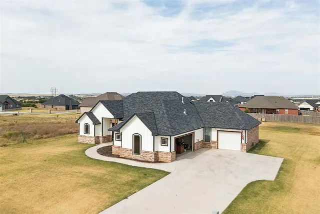 Photo 3 — 12711 Ridge Road, Elgin, OK 73538