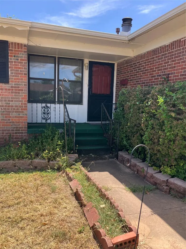Photo 3 — 920 W Mitchell Drive, Midwest City, OK 73110