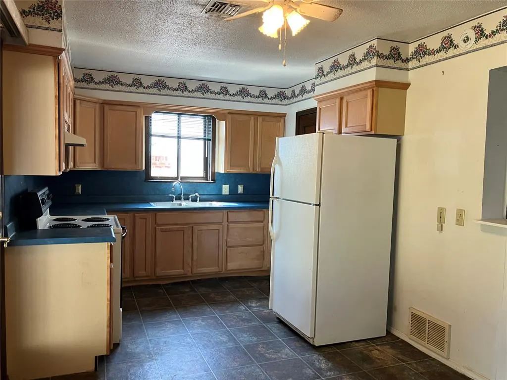 Photo 11 — 920 W Mitchell Drive, Midwest City, OK 73110