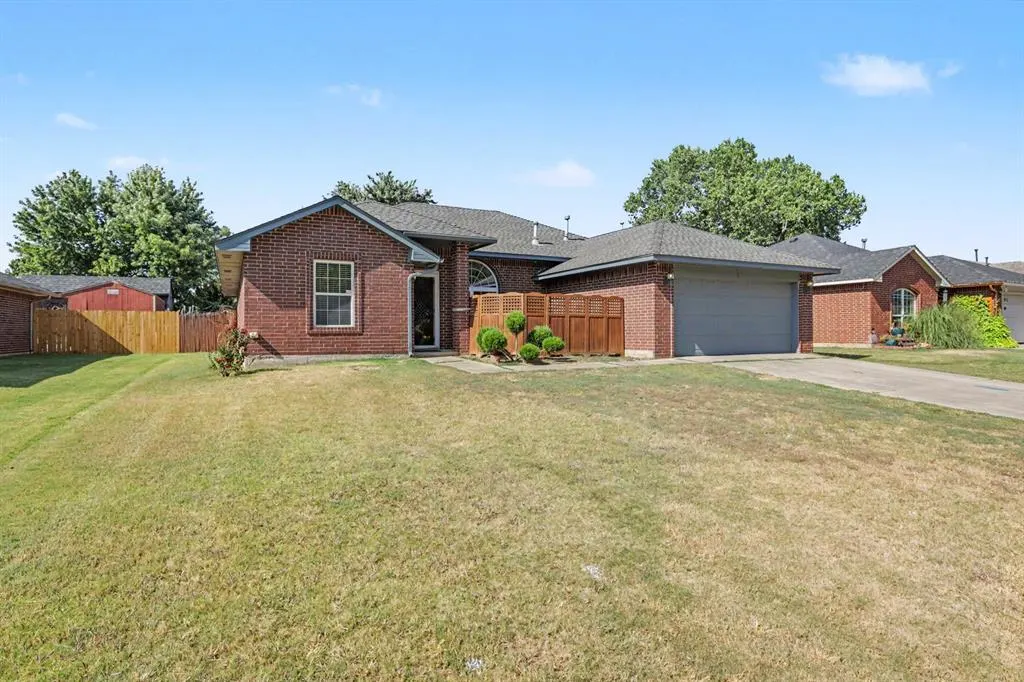 Photo 2 — 413 Bent Tree Road, Noble, OK 73068