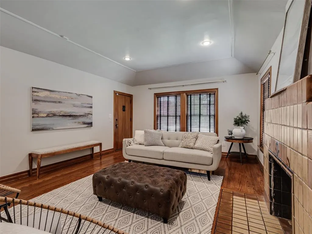 Photo 7 — 217 Edgemere Court, Oklahoma City, OK 73118