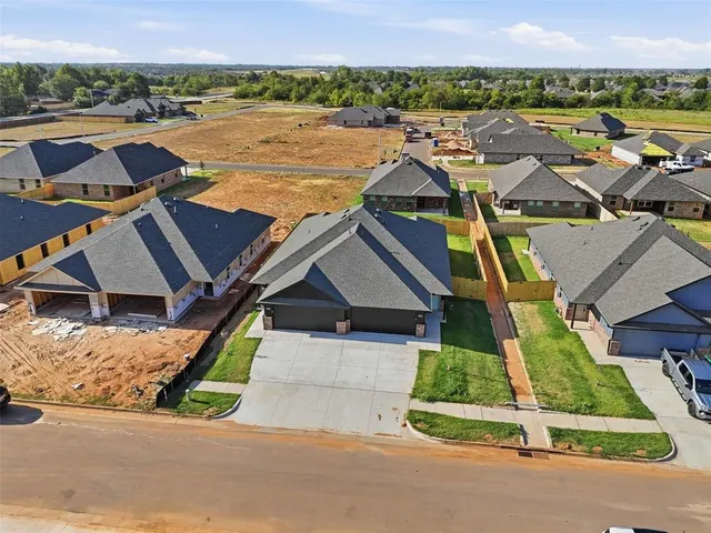 Photo 3 — 10620 SW 17th Terrace, Yukon, OK 73099