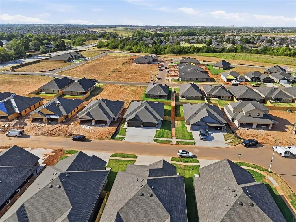 Photo 38 — 10620 SW 17th Terrace, Yukon, OK 73099