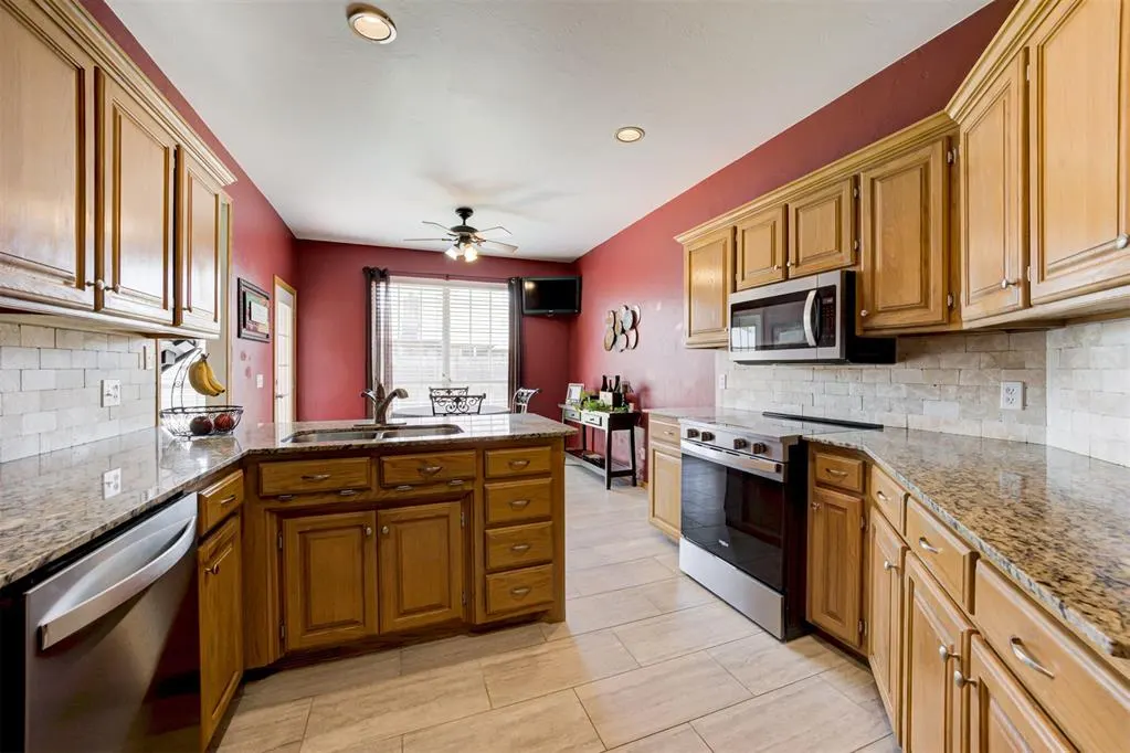 Photo 13 — 1112 Copperfield Drive, Edmond, OK 73003