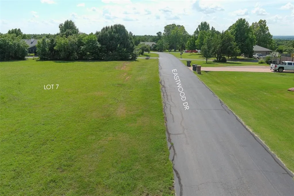 Photo 3 — 107 Eastwood Drive, Guthrie, OK 73044