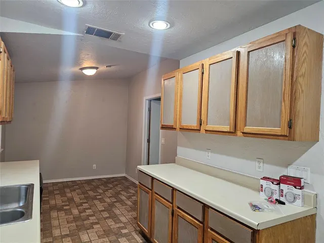 Photo 8 — 1112 Jet Drive, Midwest City, OK 73110