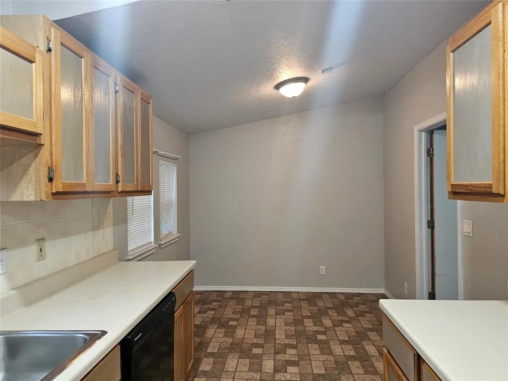 Photo 9 — 1112 Jet Drive, Midwest City, OK 73110