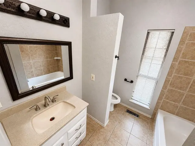 Photo 8 — 526 Clover Road, Oklahoma City, OK 73160