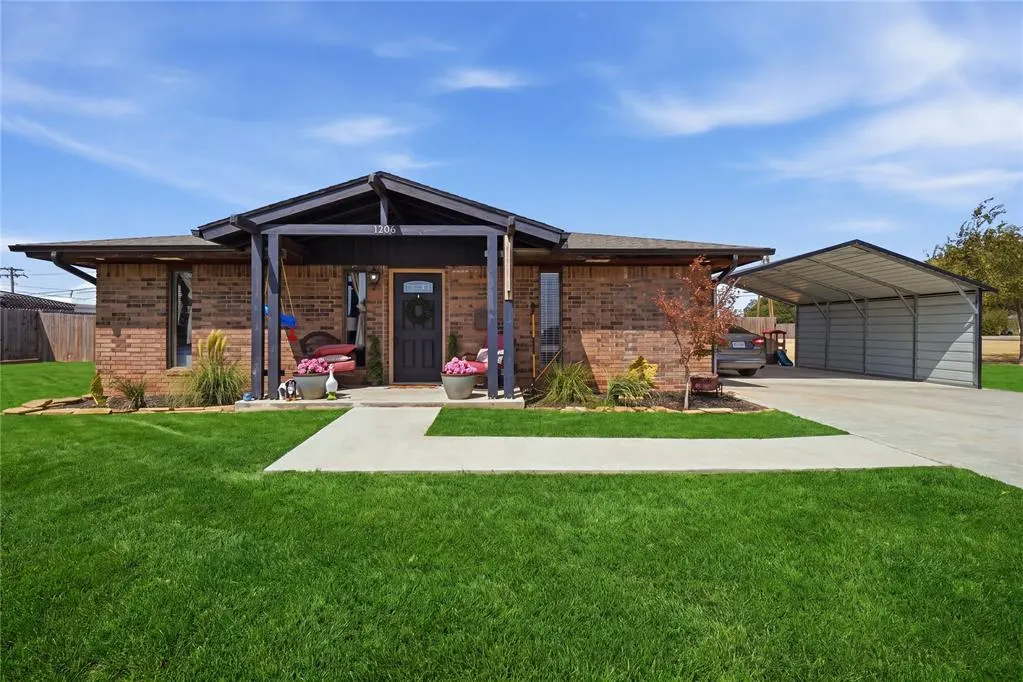 Front exterior — 1206 N Market Street, Cordell, OK 73632